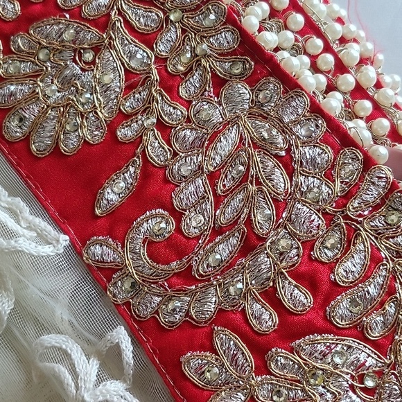 White and red net saree - Picture 5 of 9